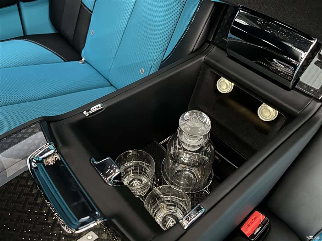 Rolls-Royce Cullinan, 2026 19