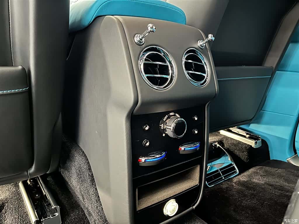 Rolls-Royce Cullinan, 2026 21