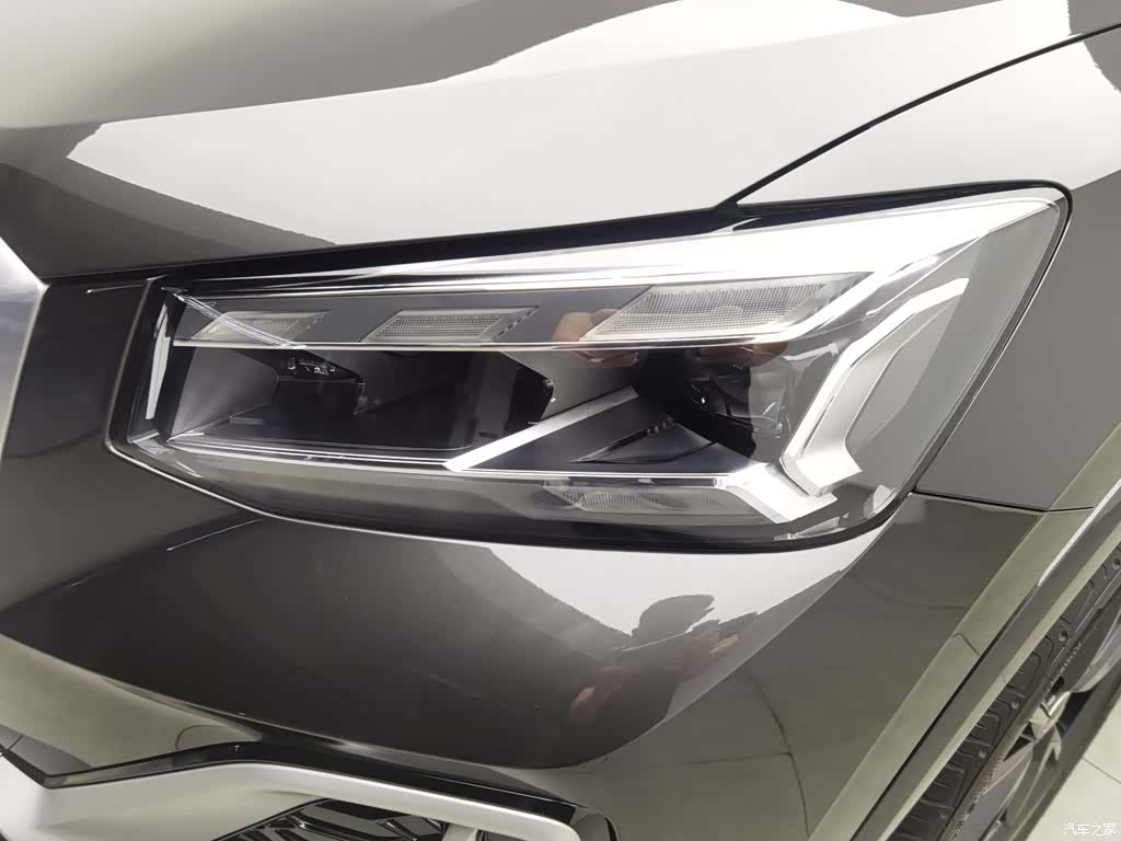 Audi Q2L, 2024 7