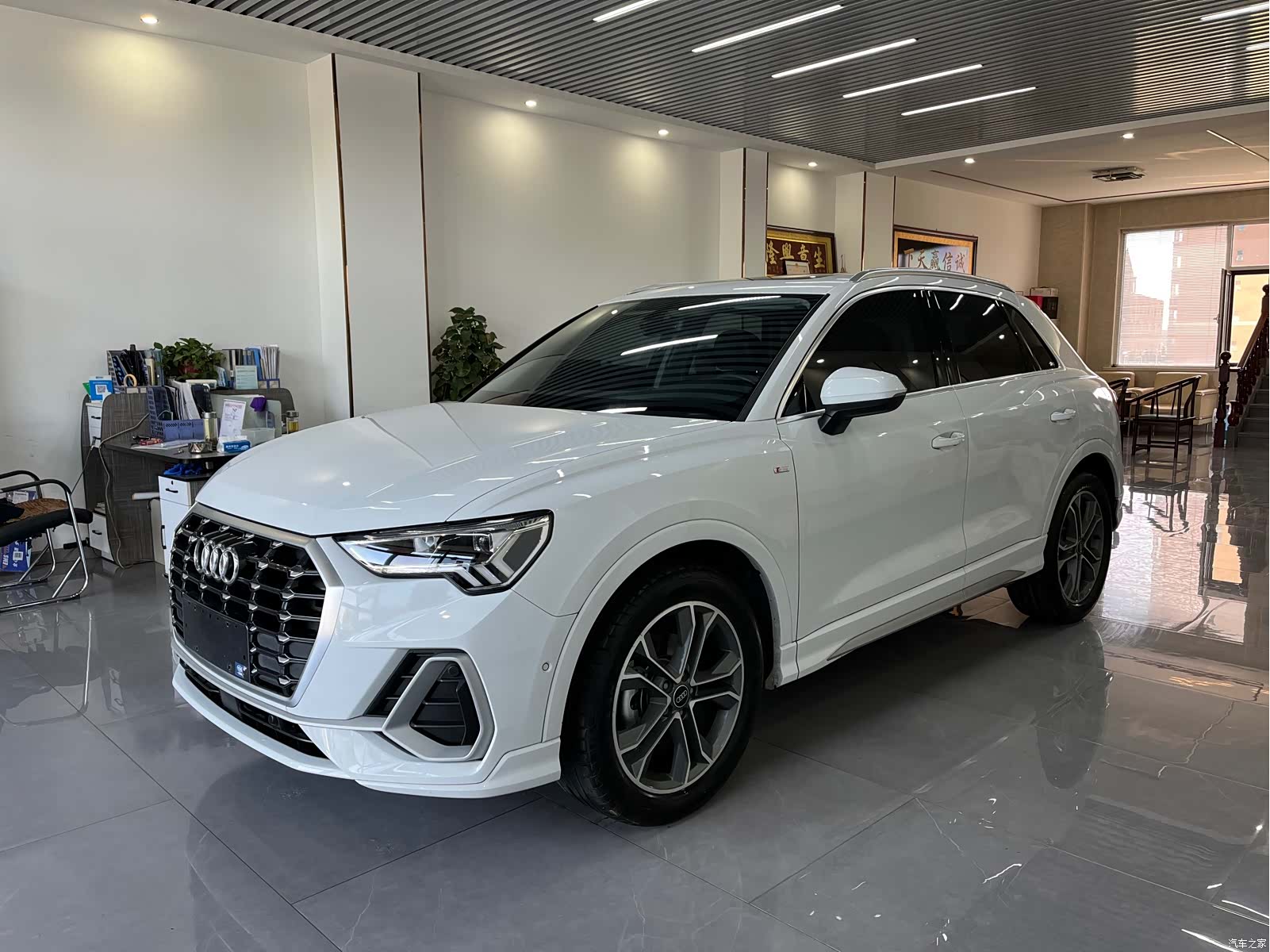 Audi Q3, 2023 1
