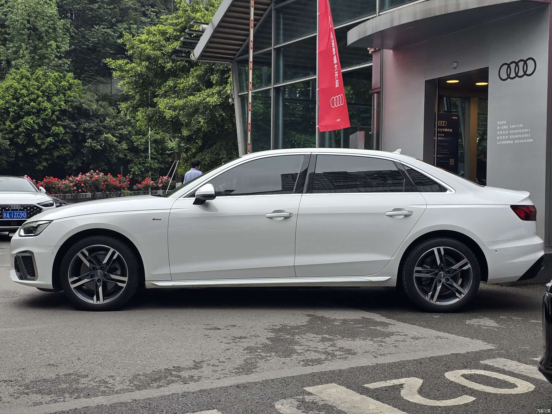 Audi A4L, 2021 все фото