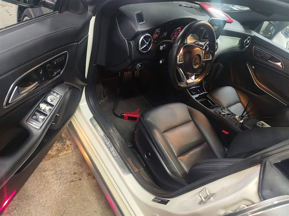 Mercedes-Benz CLA
