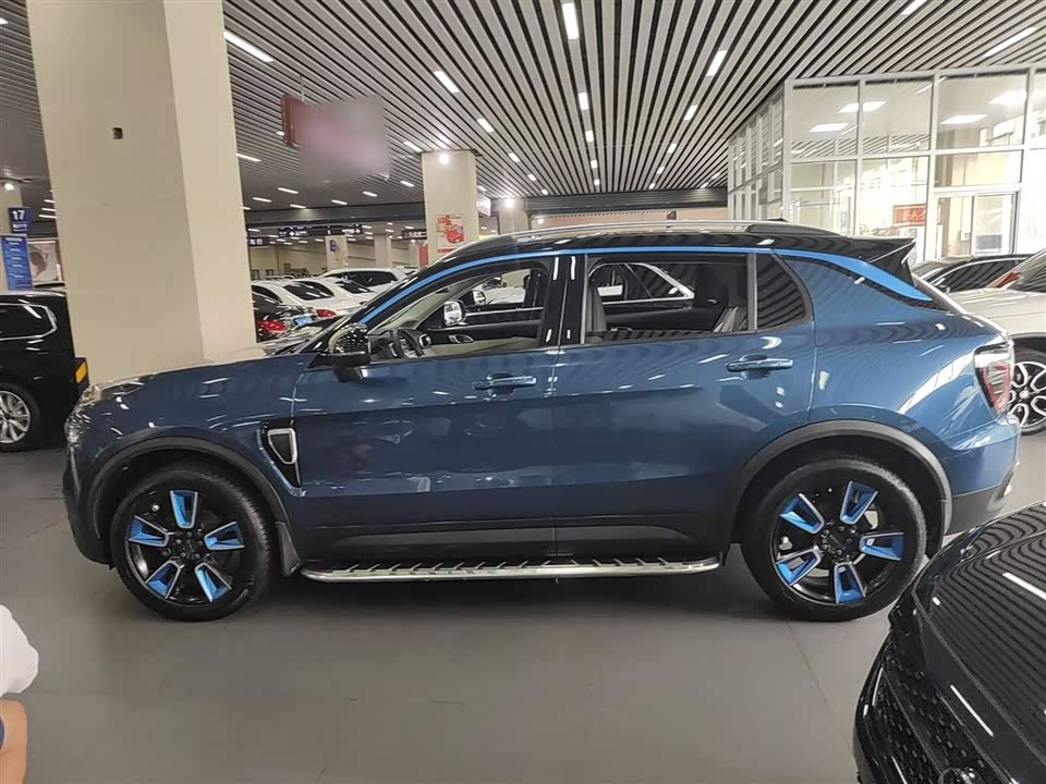 Lynk & Co 01