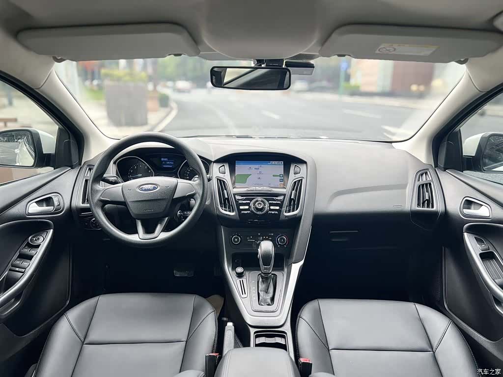 Ford Focus, 2015 12