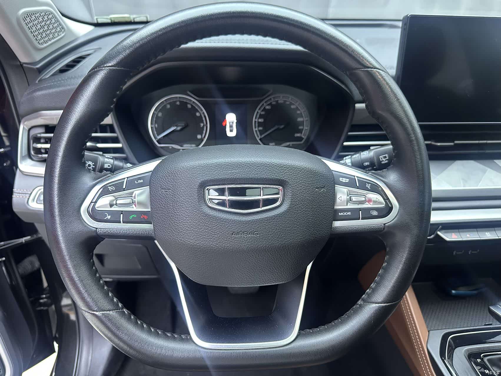 Geely X6, 2022 13