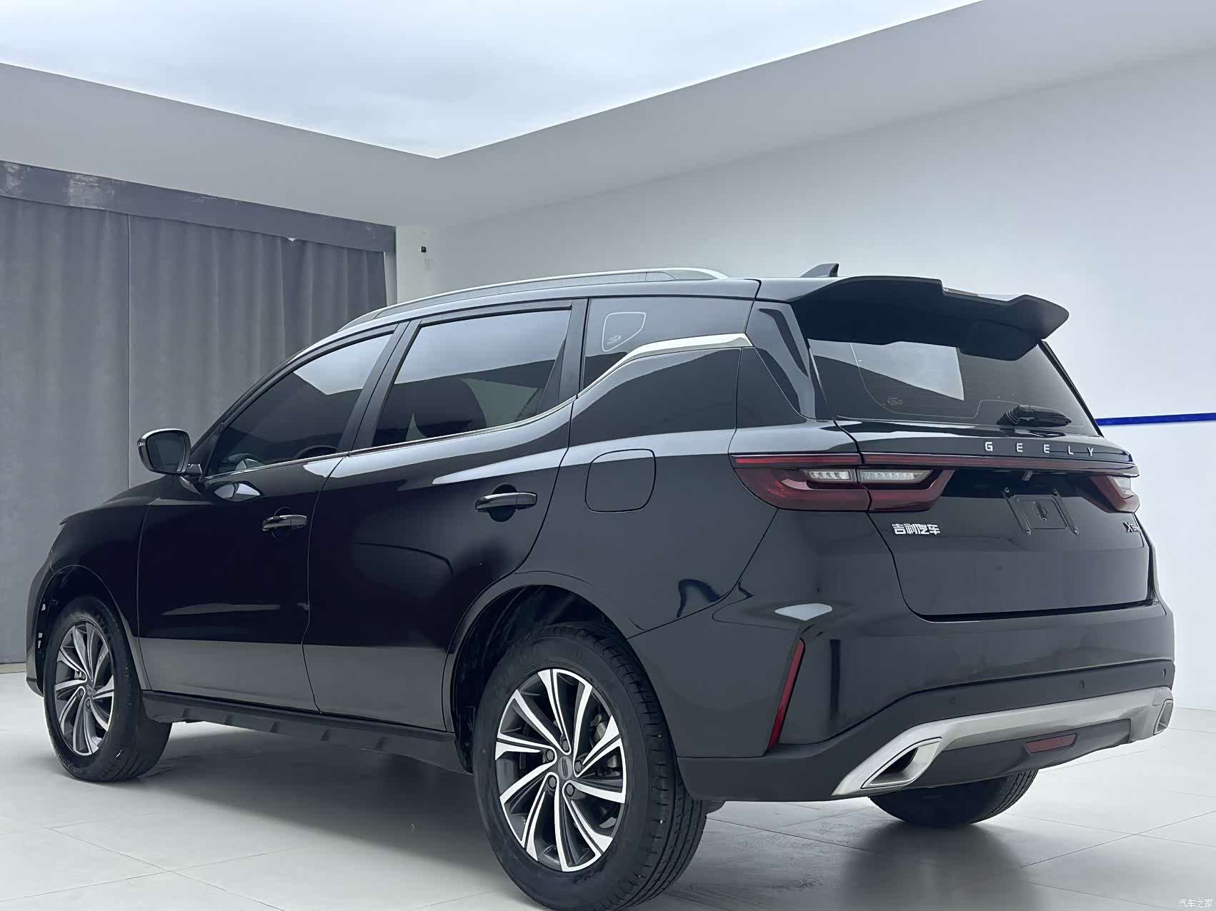 Geely X6, 2022 4