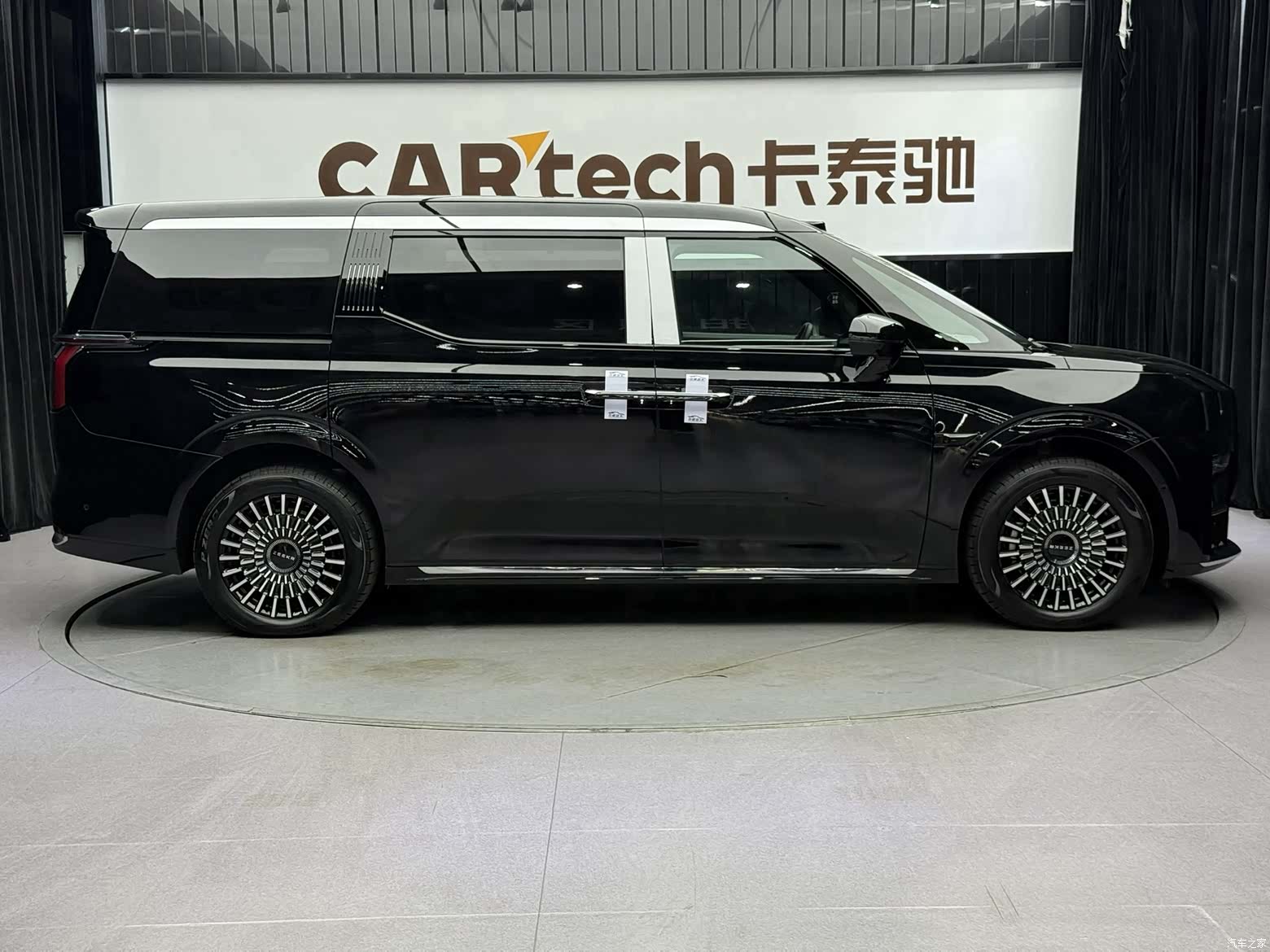 Zeekr 009, 2025 3
