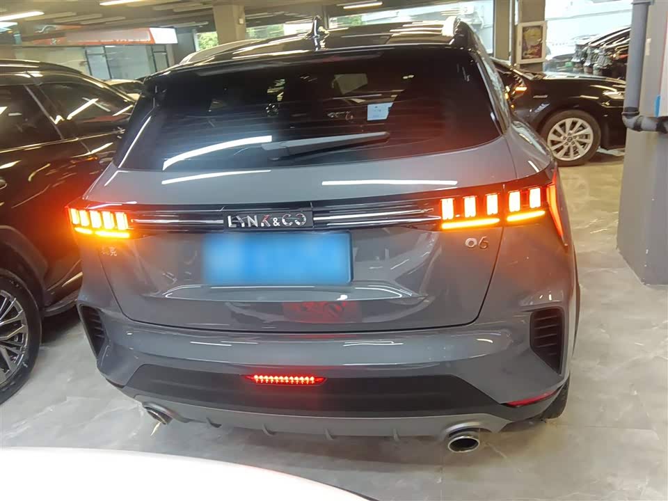Lynk & Co 06 Lynk & Co 06