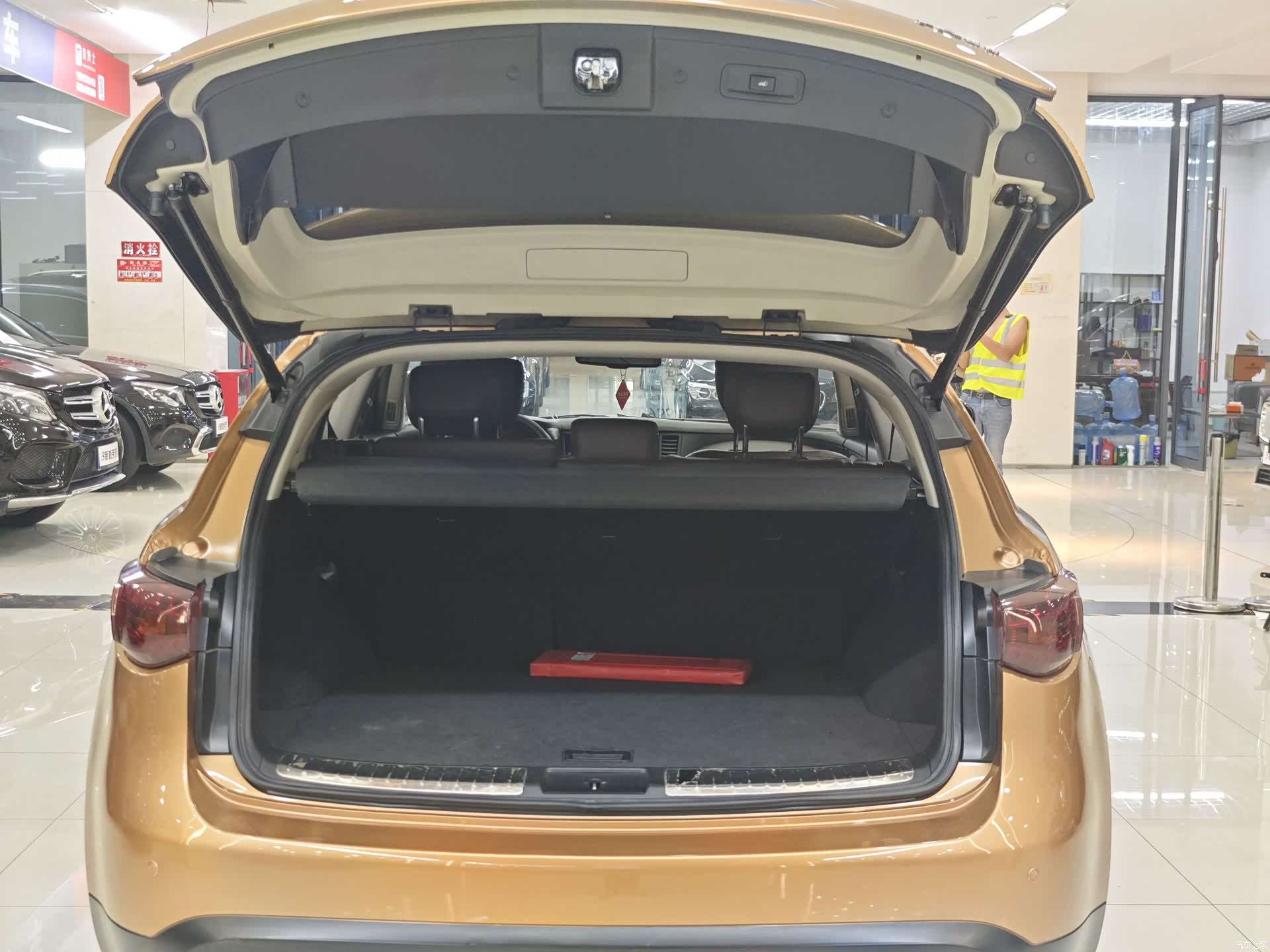 Infiniti FX35, 2013 22