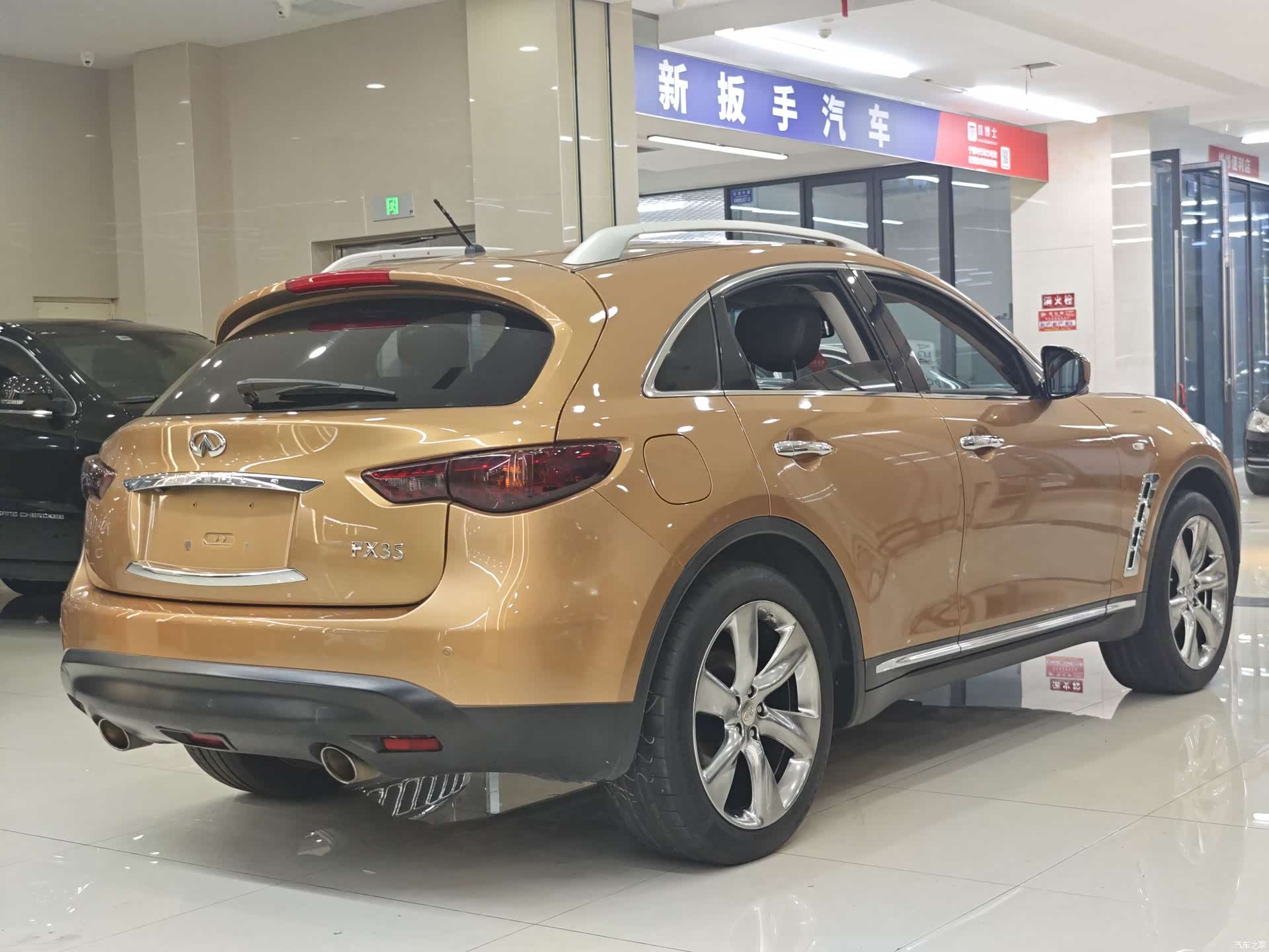 Infiniti FX35, 2013 16