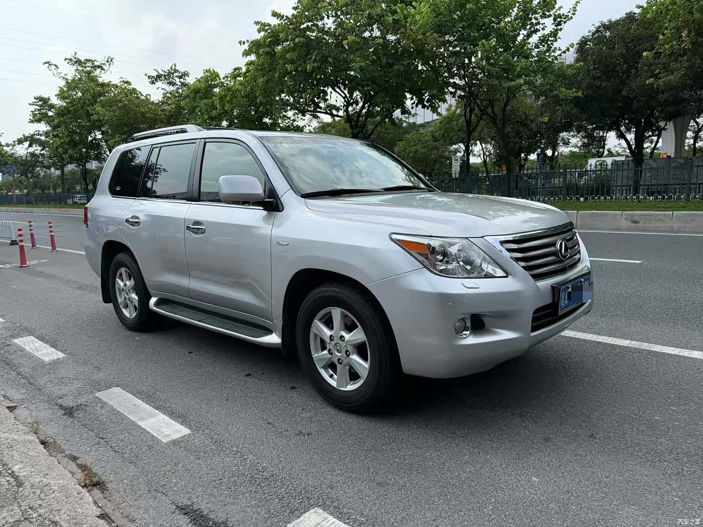 Lexus LX, 2008 3