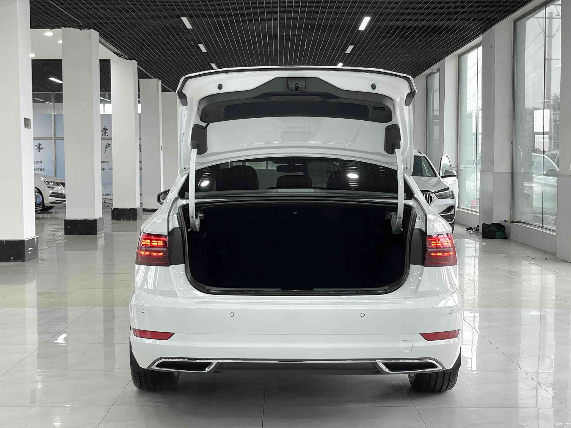 Volkswagen Sagitar, 2022 15