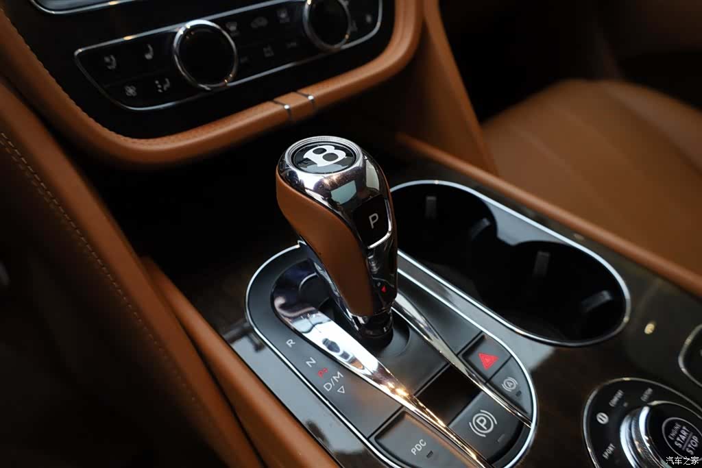 Bentley Bentayga, 2018 27