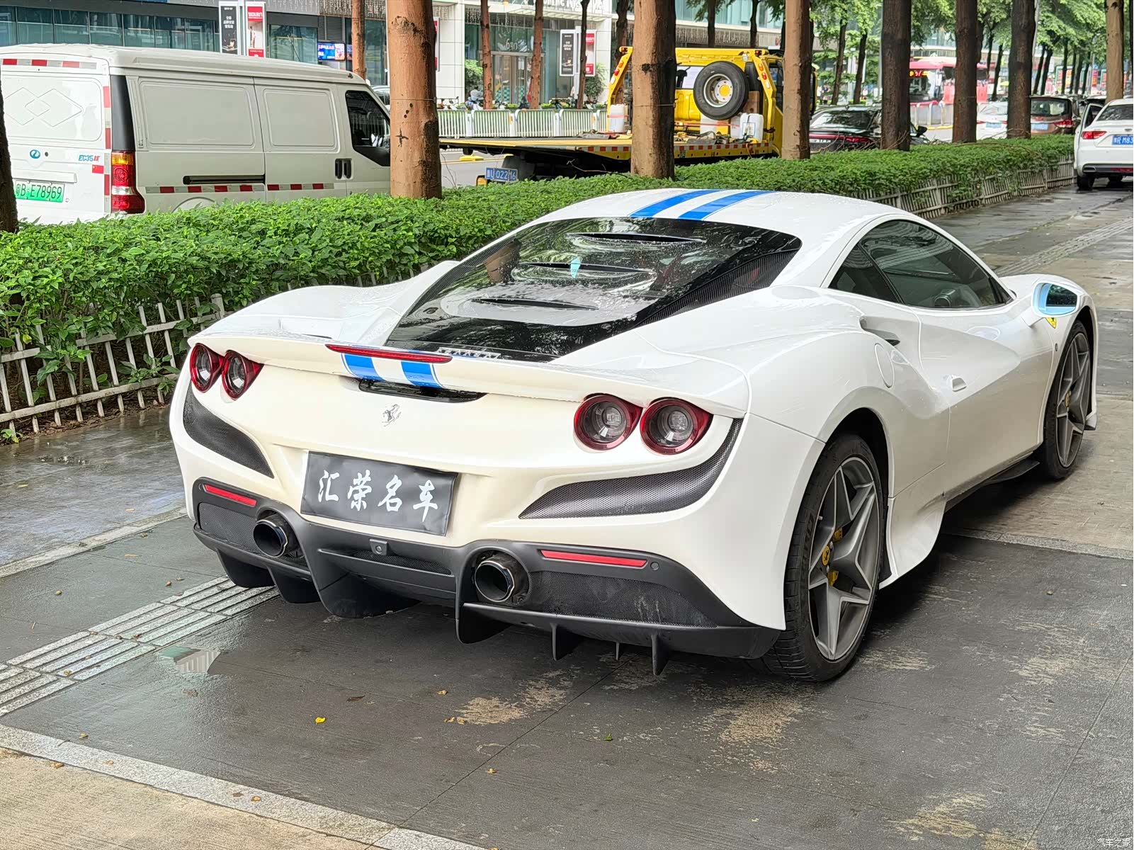 Ferrari F8, 2021 9