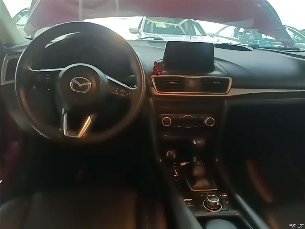 Mazda Mazda3, 2020 10