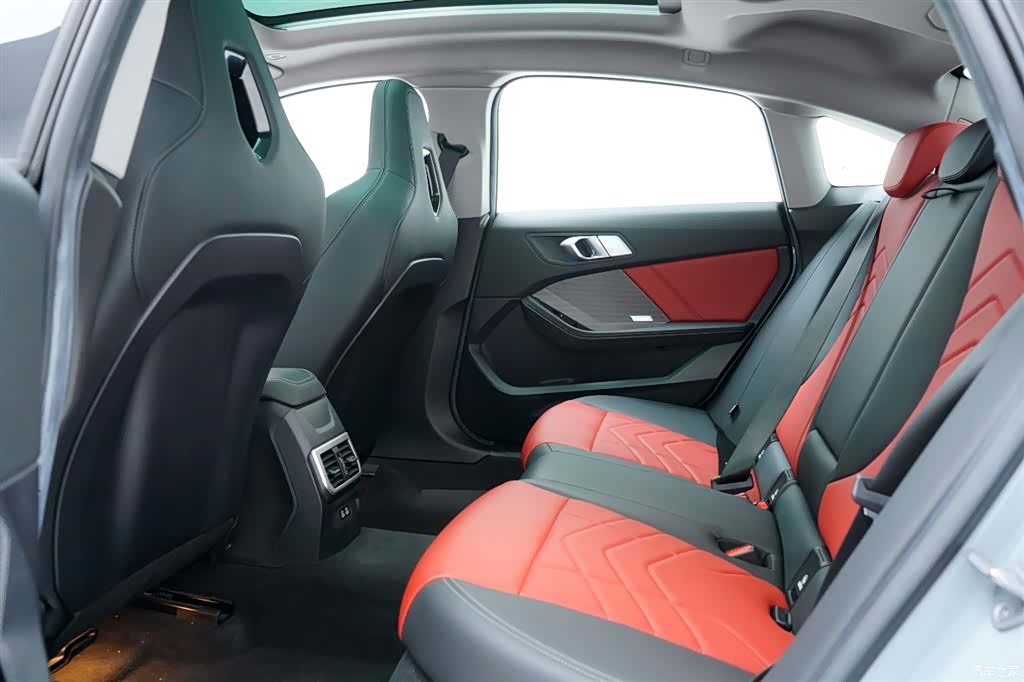 BMW 2 Series, 2025 6