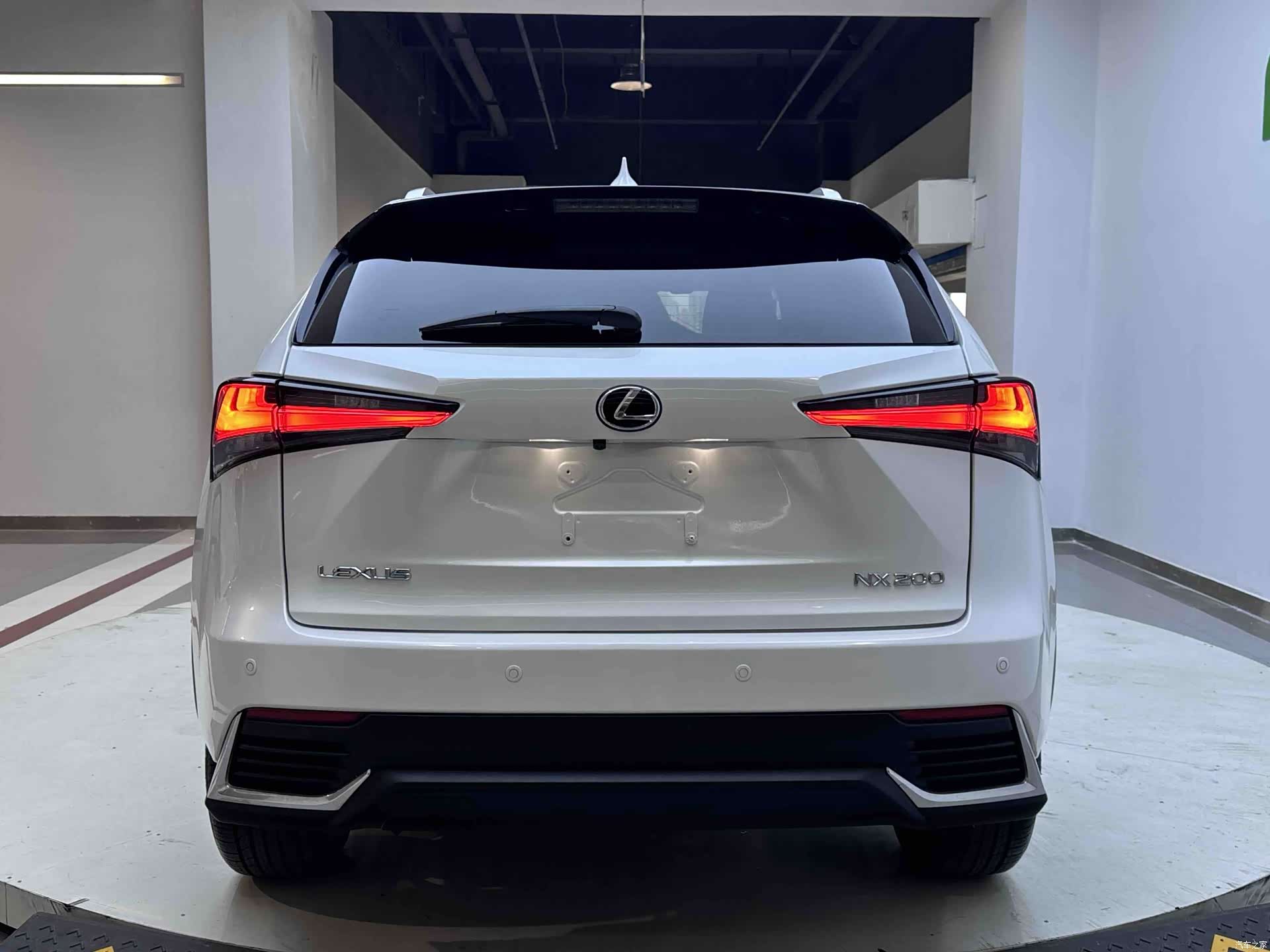 Lexus NX, 2020 4