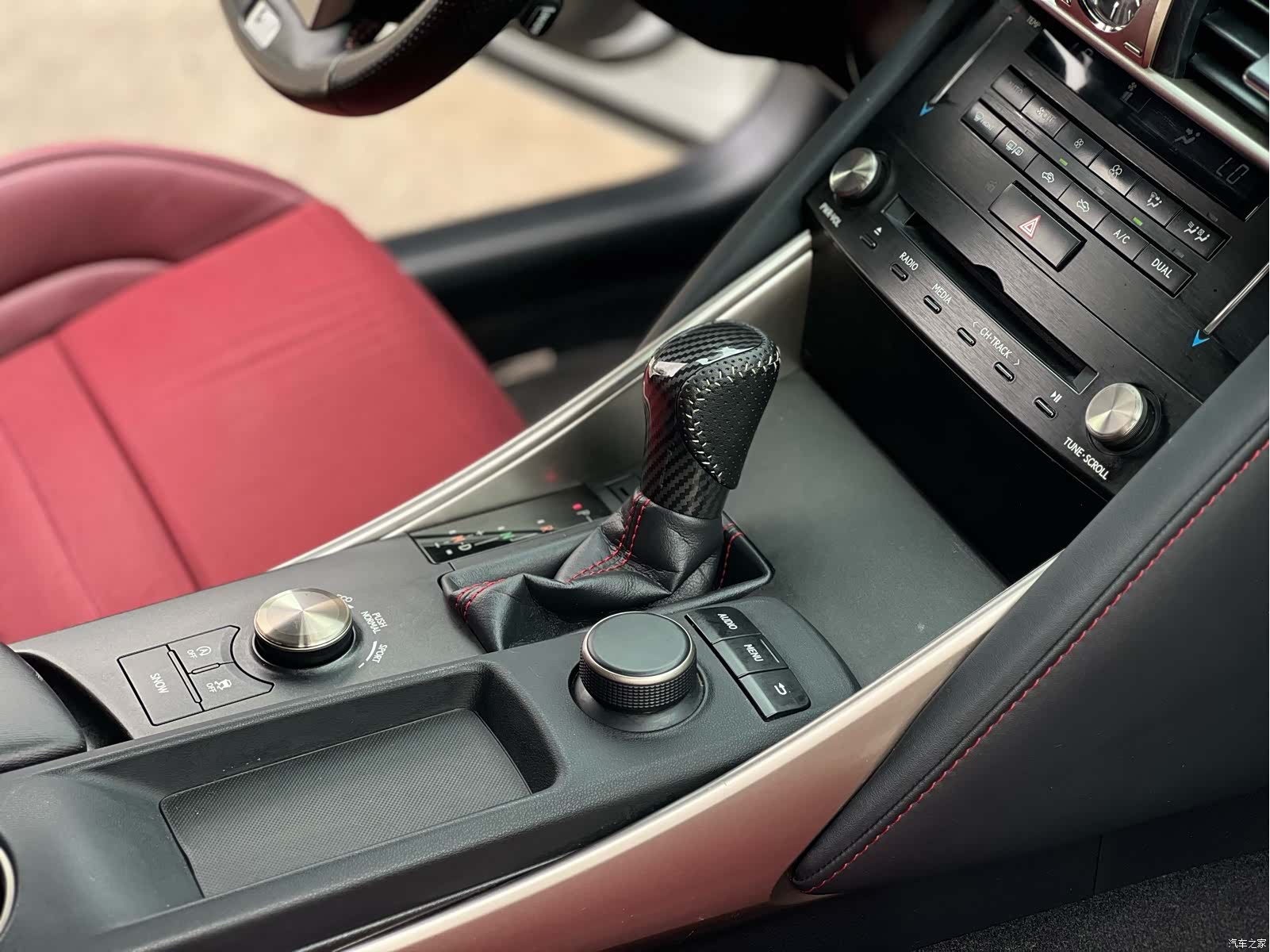 Lexus IS, 2018 7