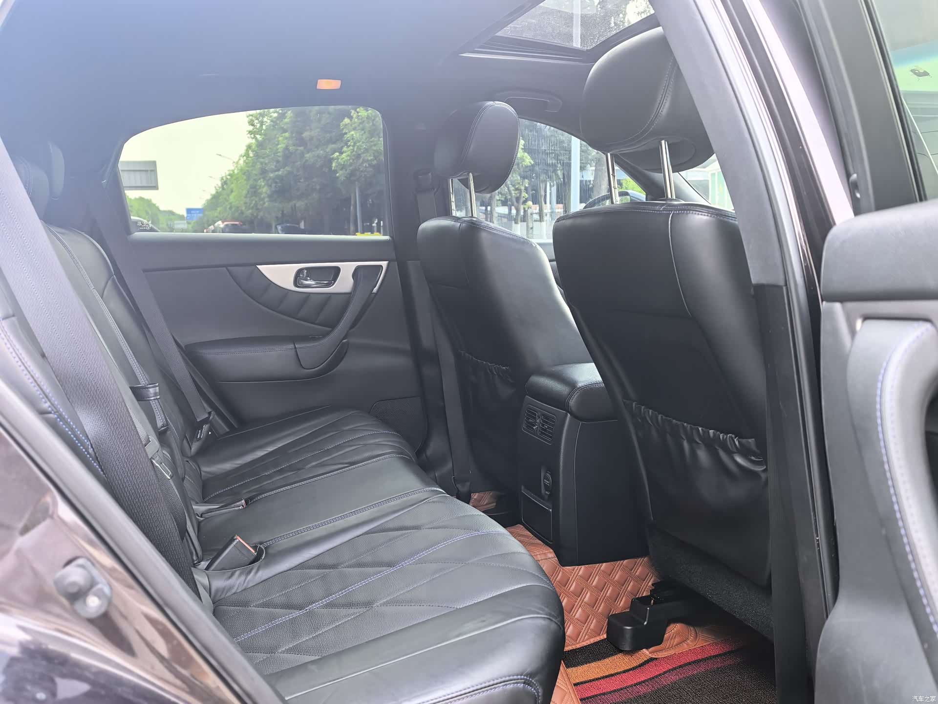 Infiniti QX70, 2016 11