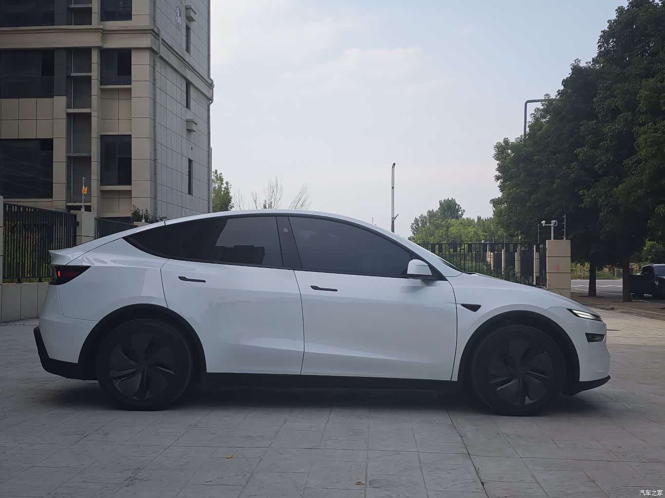 Tesla Model Y, 2026 7