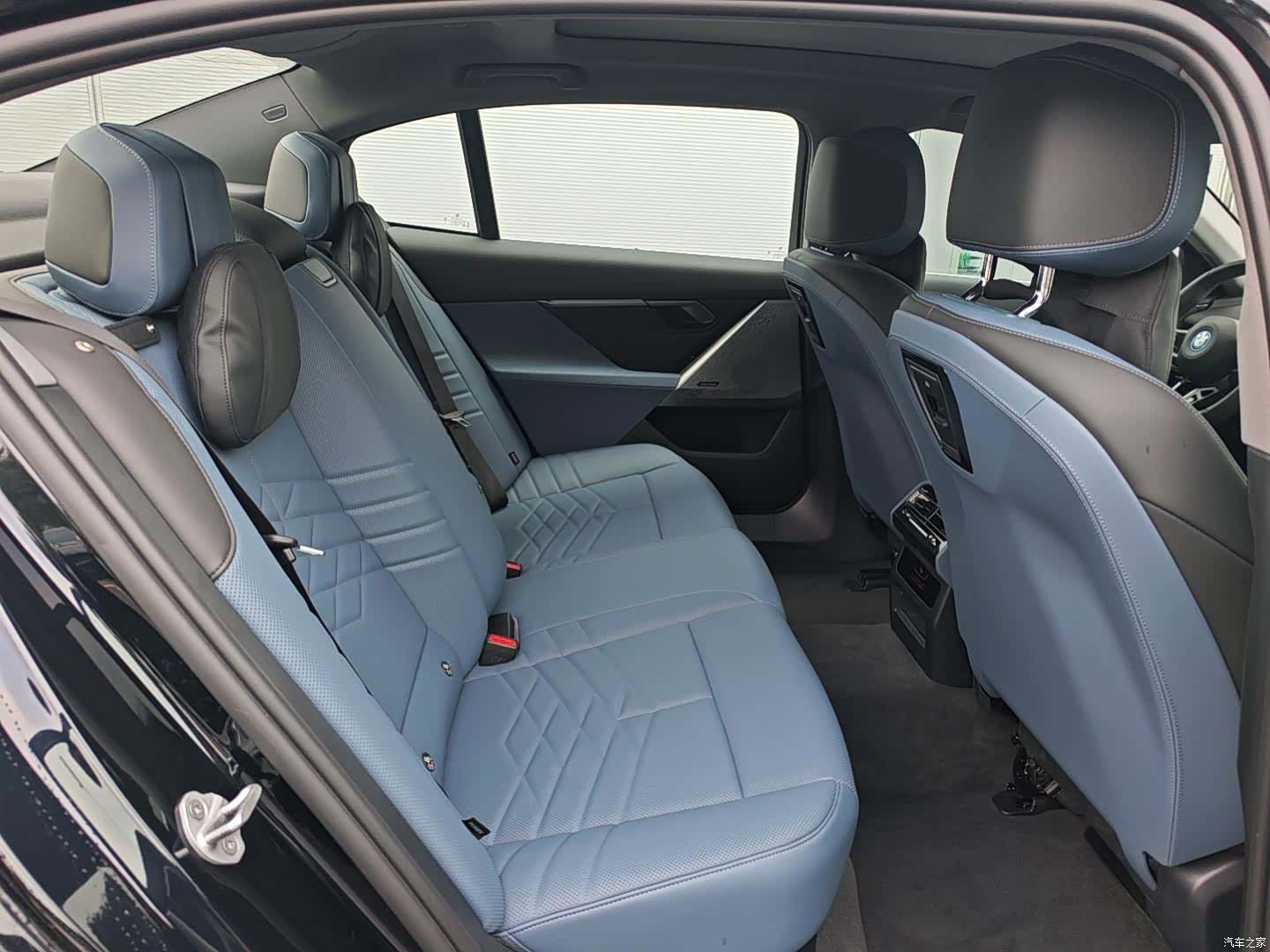 BMW i5, 2025 10
