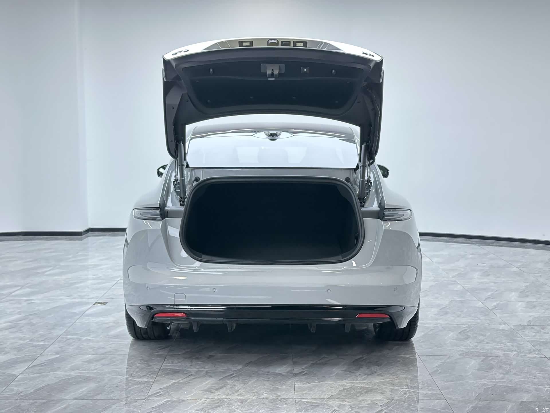NIO ET5, 2025 10