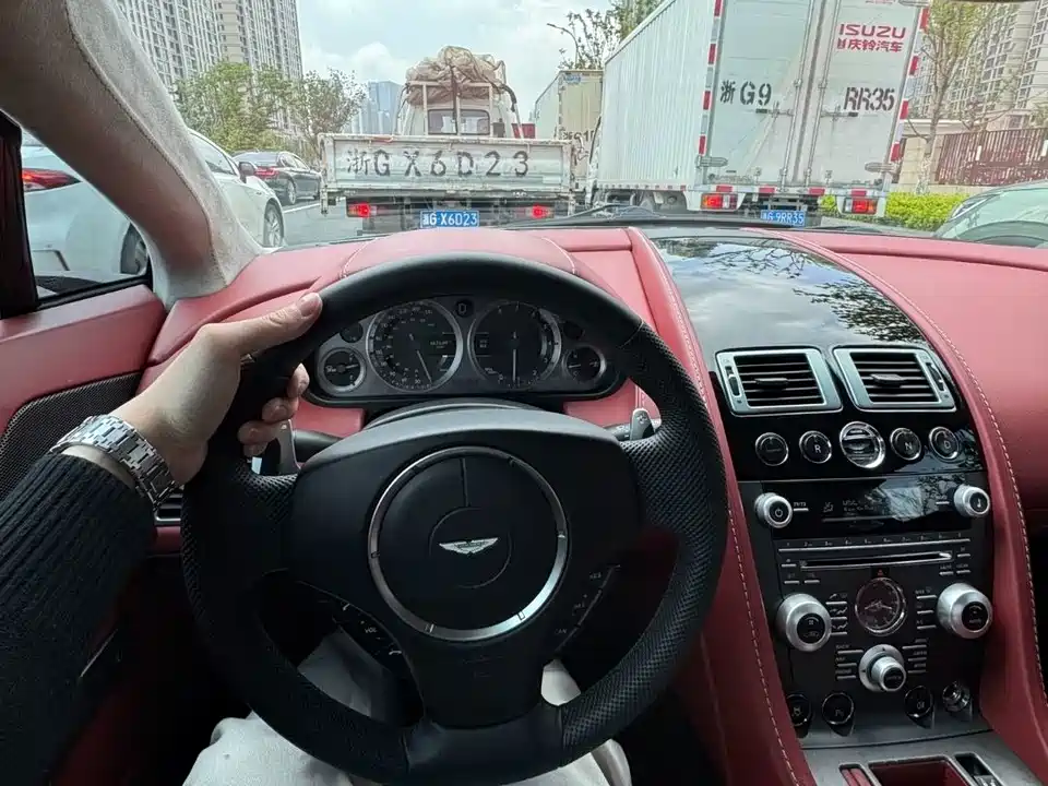 Aston Martin V8 Vantage Aston Martin V8 Vantage