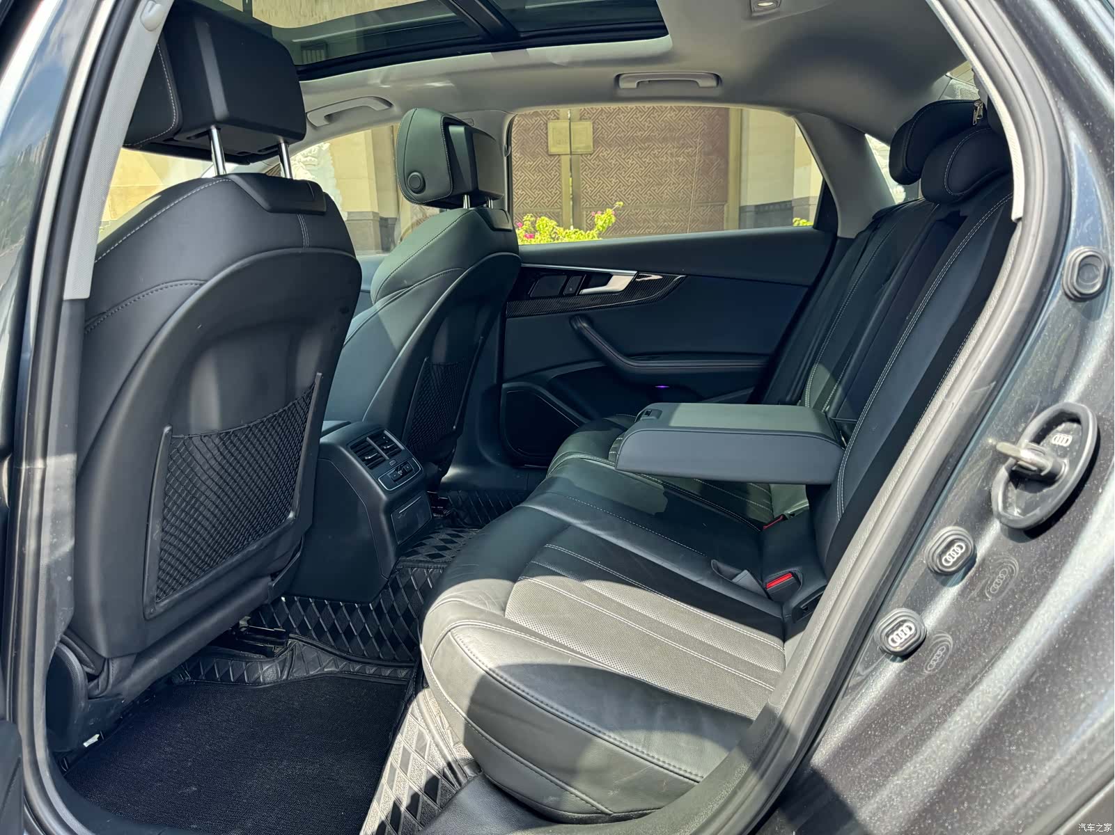 Audi A4L, 2020 все фото