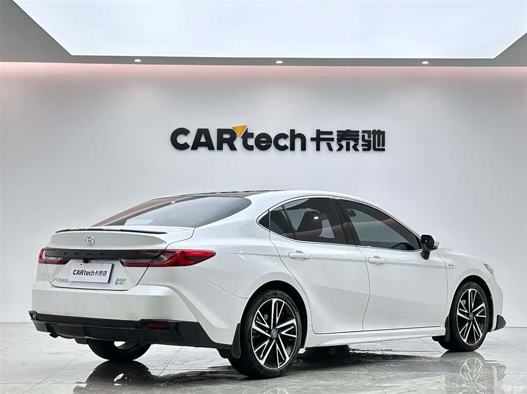 Toyota Camry, 2024 все фото