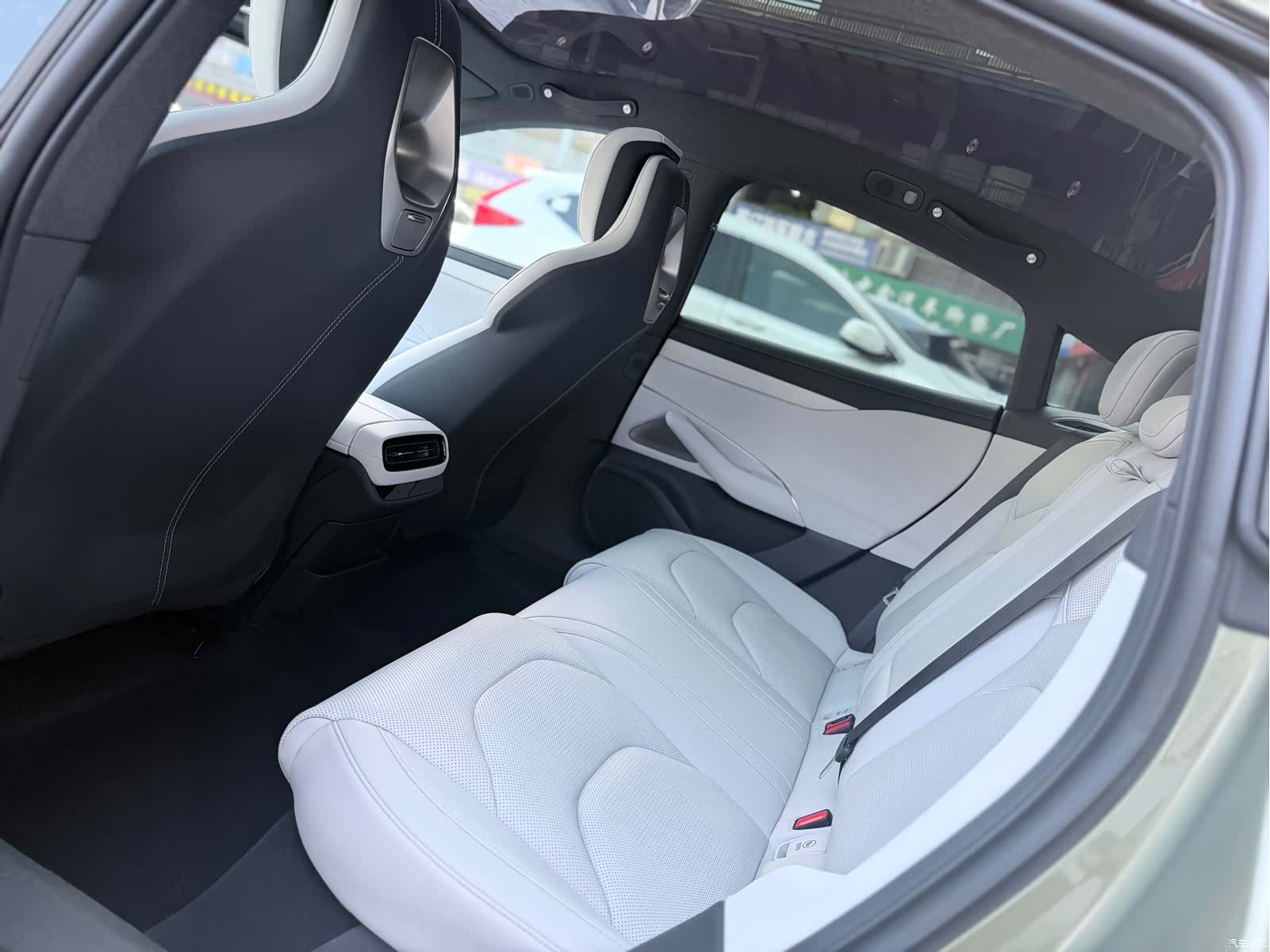 Xiaomi SU7, 2024 8