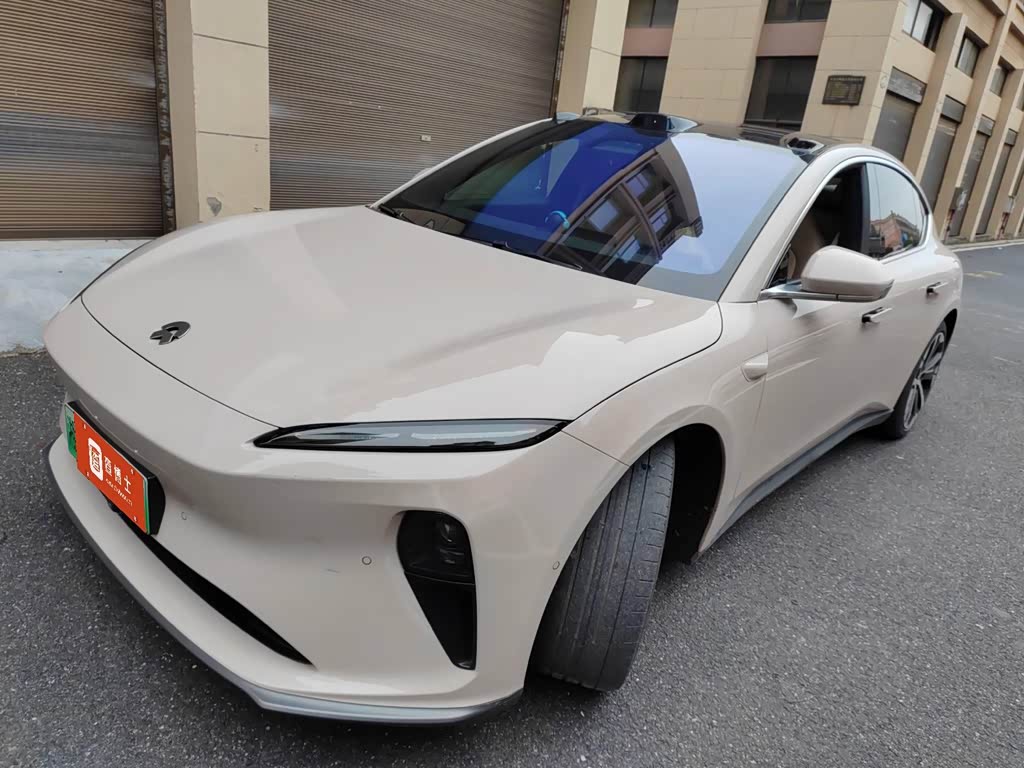 NIO ET5