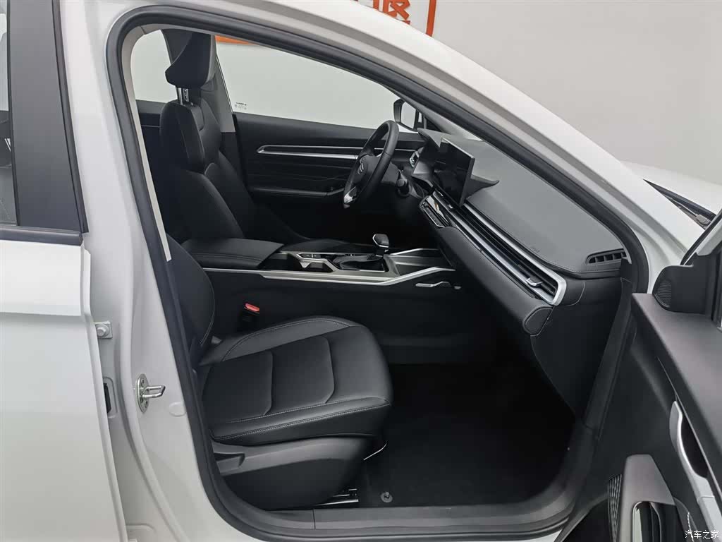 Geely Emgrand, 2025 23