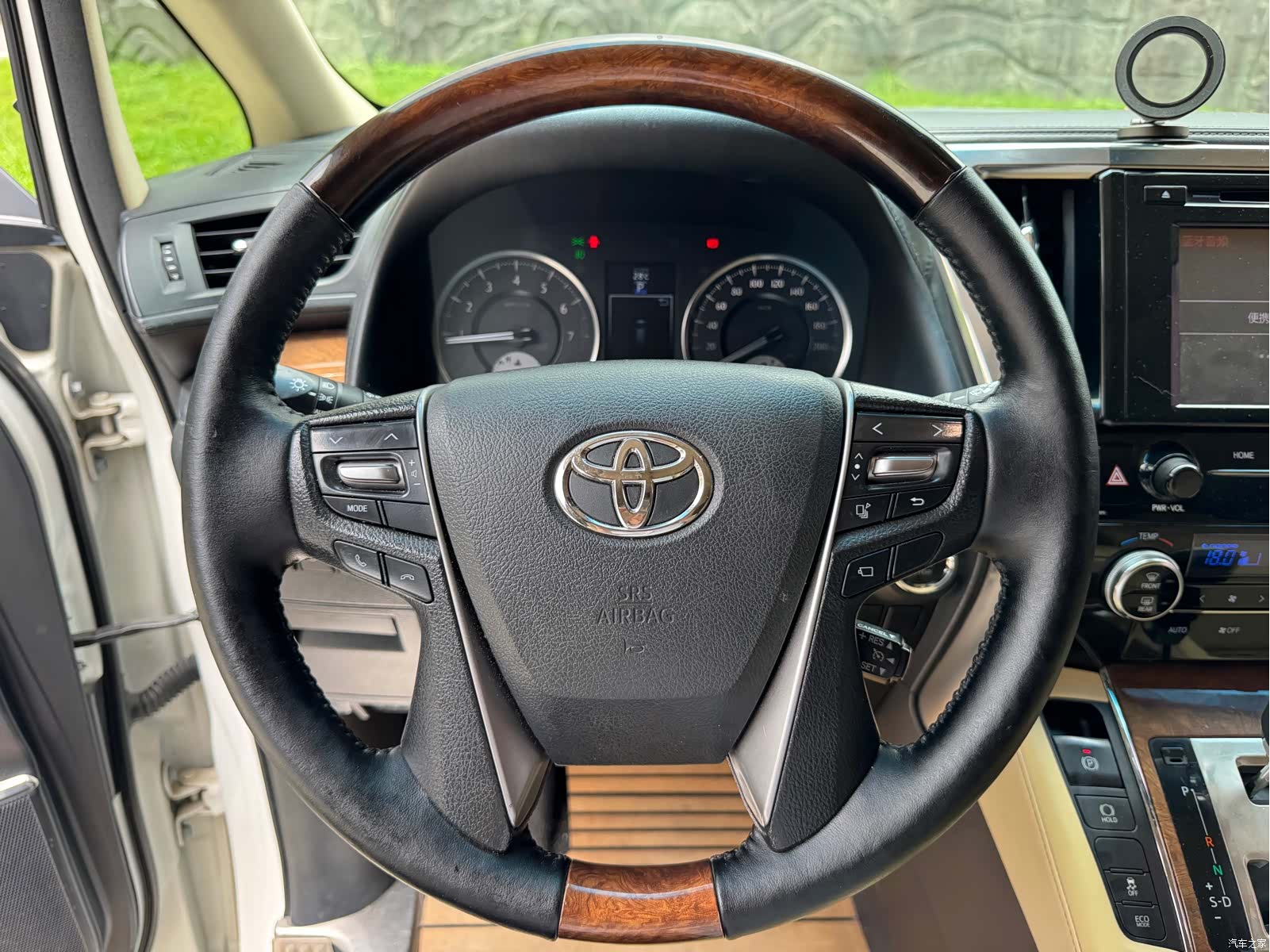 Toyota Alphard, 2016 15