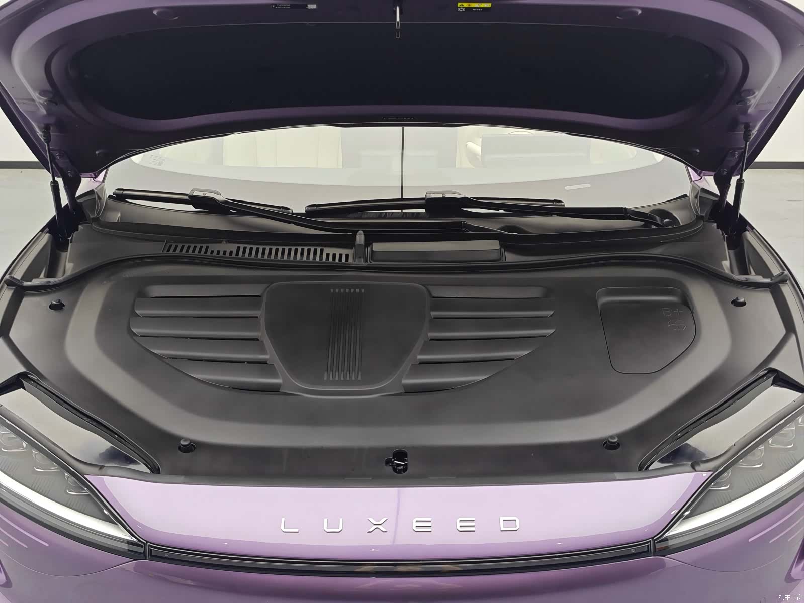 Luxeed R7, 2025 10