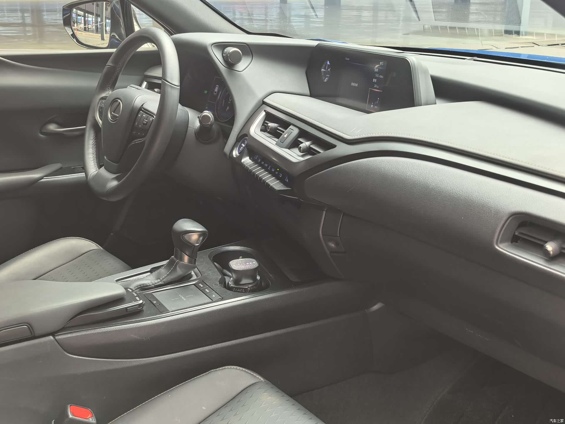 Lexus UX, 2021 6