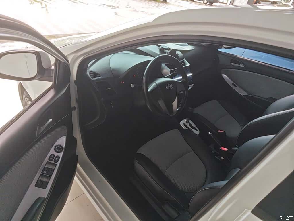 Hyundai GLX, 2015 16