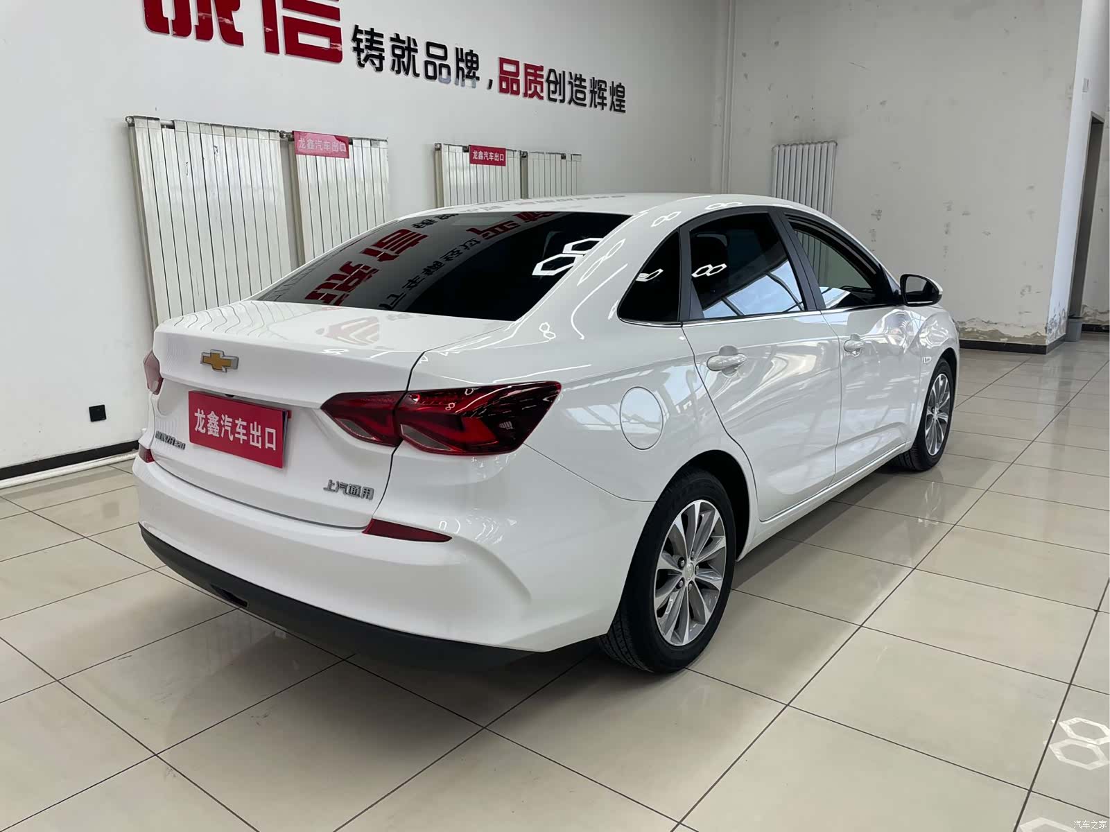 Chevrolet 320, 2022 все фото