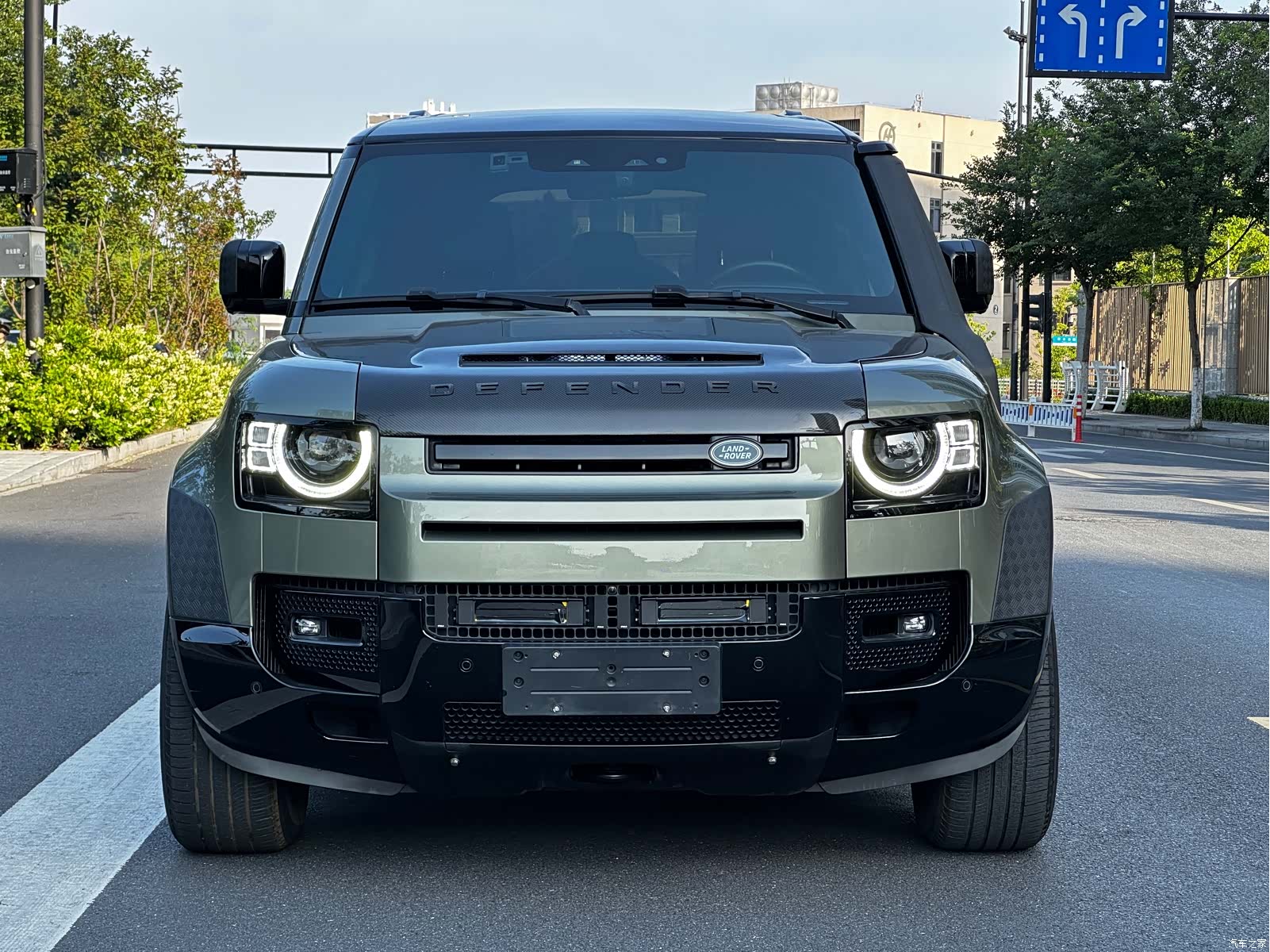 Land Rover Defender, 2022 3