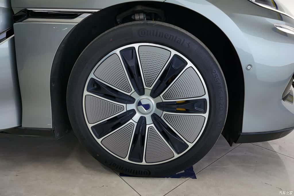 Denza Z9GT, 2025 6