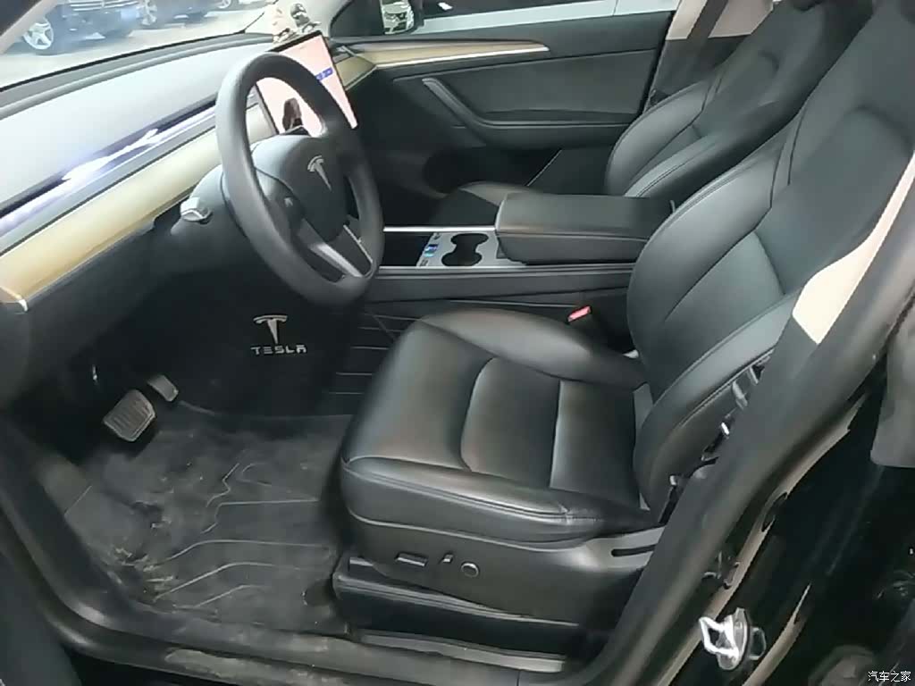 Tesla Model Y, 2023 15