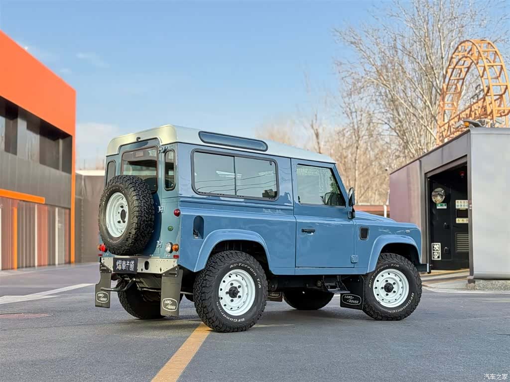 Land Rover Defender, 2011 3