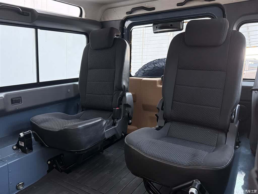 Land Rover Defender, 2011 7