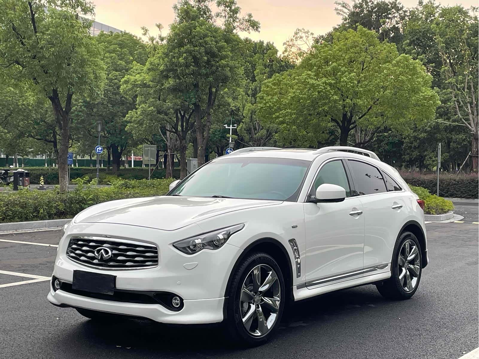 Infiniti FX35