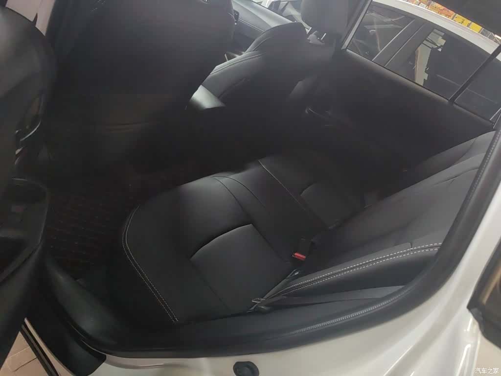Toyota Frontlander, 2023 13