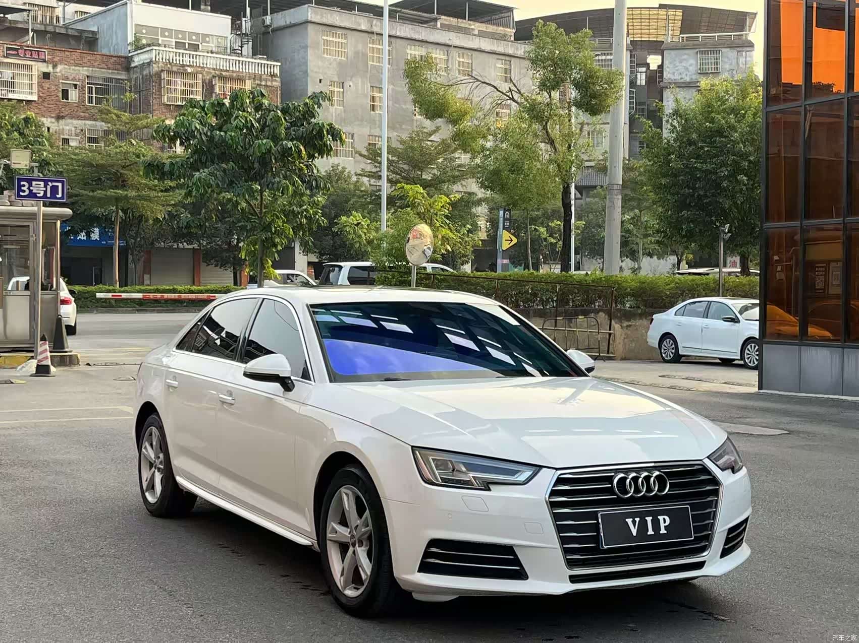 Audi A4L, 2017 3