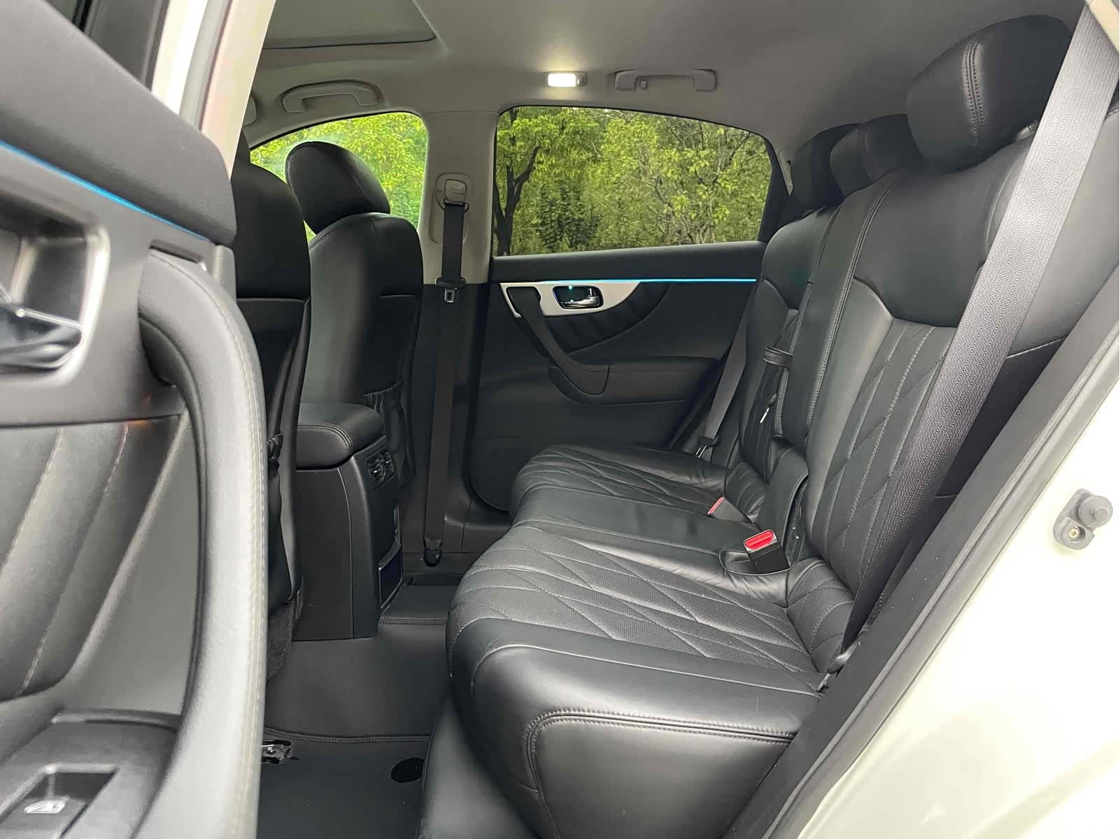 Infiniti FX35, 2012 9