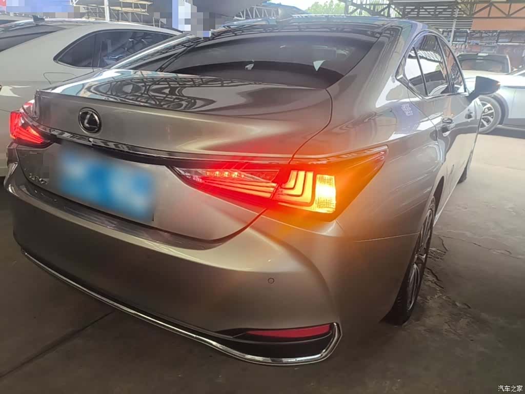 Lexus ES, 2022 7