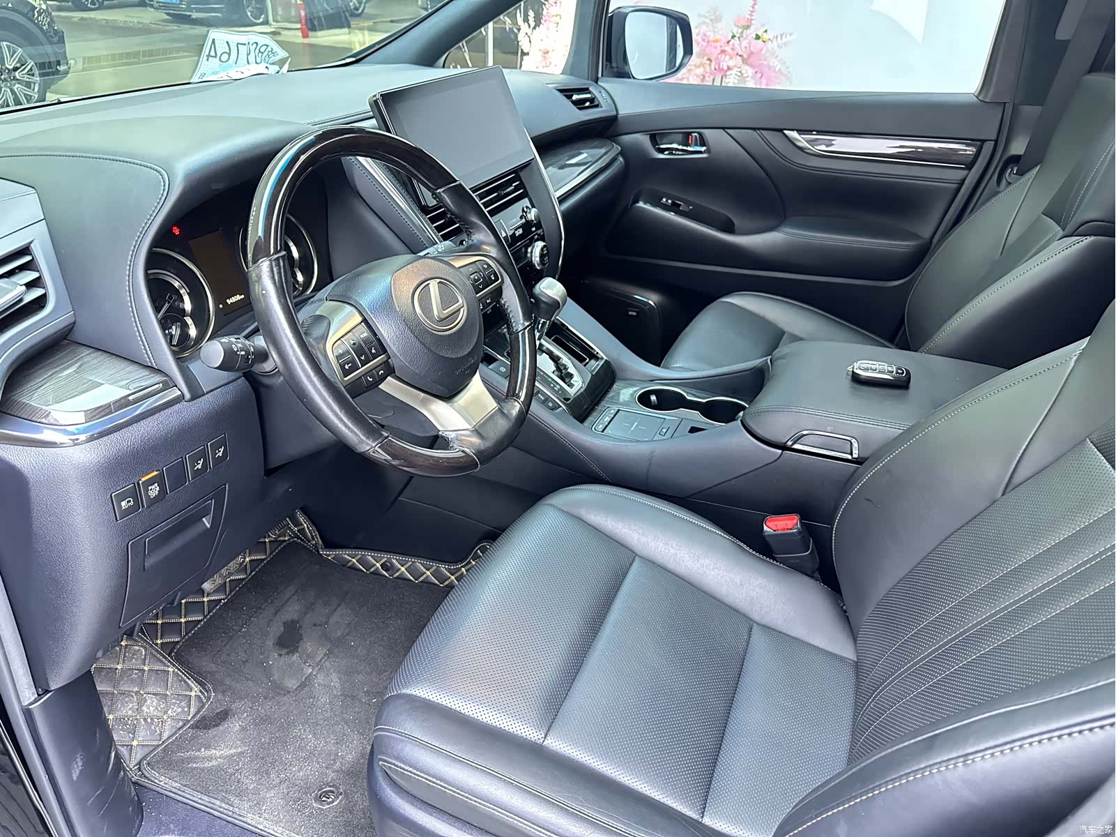 Lexus LM, 2021 12