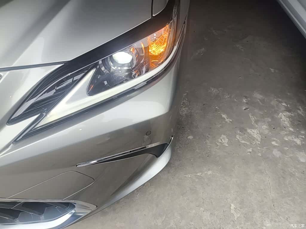 Lexus ES, 2022 24