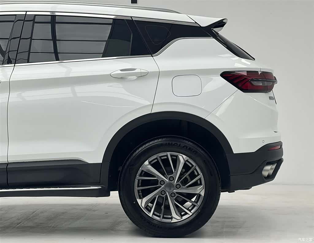 Geely Coolray, 2022 9